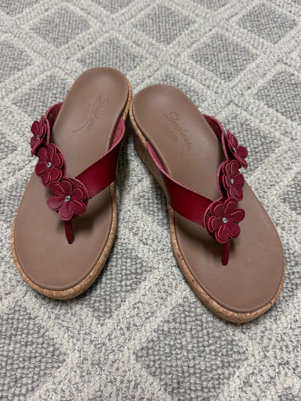 SKECHERS arch fit Red floral & rhinestone wedge sandals-Size 8